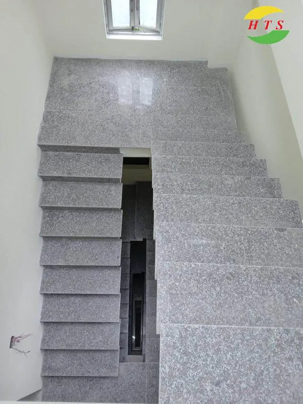 granite ốp cầu thang